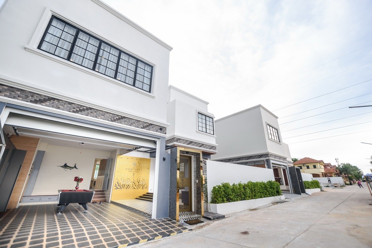 1762833570-Khun Kob_200825.jpg